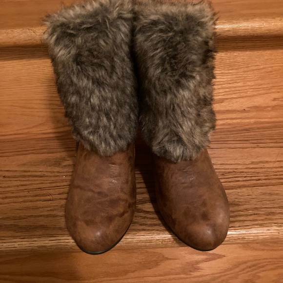 Brown Heeled Ankle Boots Fur Trim - Picture 2 of 3